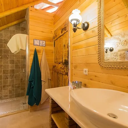 Ambar Evleri Kalkan